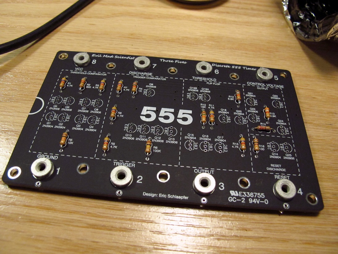 555 kit resistors placed